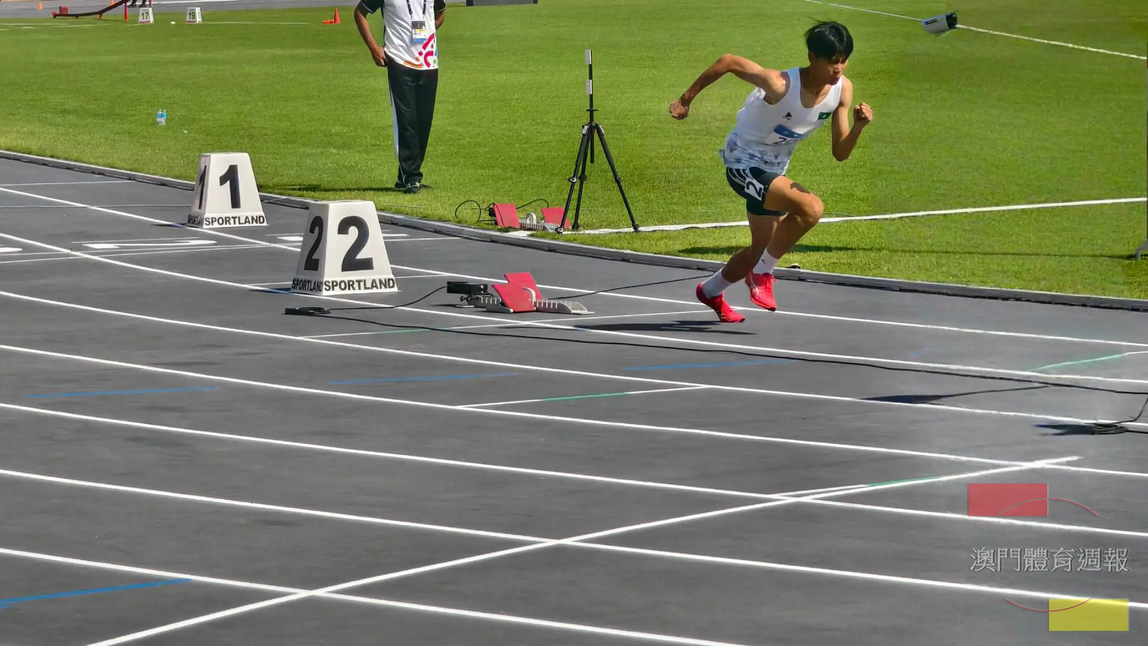 B1  黃逸軒於男子400米跨欄賽事晉級決賽.jpg